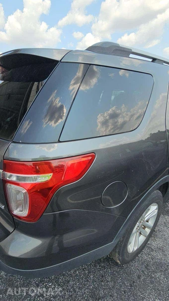 2015 Ford Explorer XLT – miniatura 37