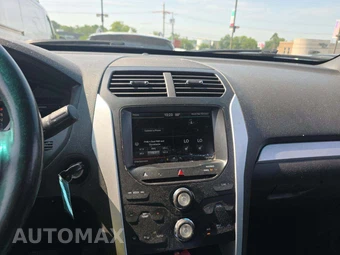 2015 Ford Explorer XLT – miniatura 10