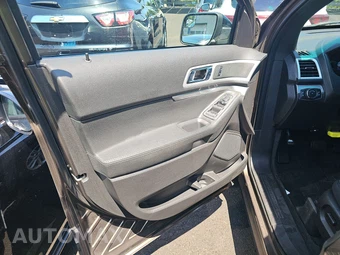2015 Ford Explorer XLT – miniatura 9