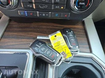 2015 Ford F-150 Lariat Crew Cab Medium Bed - miniatura 8