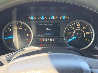 2015 Ford F-150 XLT Crew Cab Medium Bed - miniatura 9