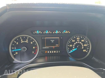2015 Ford F-150 XLT Crew Cab Short Bed - miniatura 9