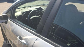 2015 Ford Fiesta S Sedan – miniatura 26