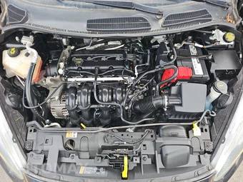 2015 Ford Fiesta S Sedan – miniatura 15