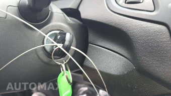 2015 Ford Fiesta S Sedan – miniatura 17