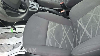 2015 Ford Fiesta S Sedan – miniatura 26