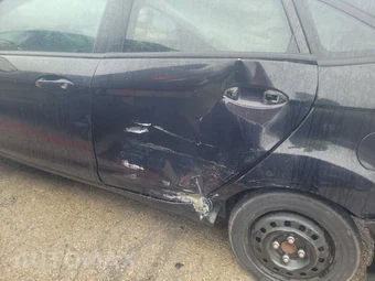 2015 Ford Fiesta S Sedan – miniatura 14