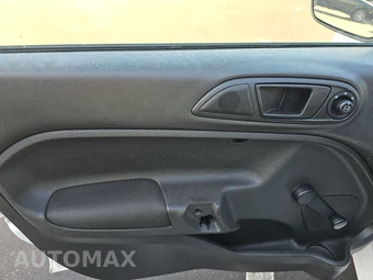 2015 Ford Fiesta S Sedan – miniatura 9
