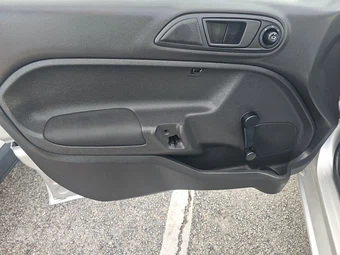 2015 Ford Fiesta S Sedan - miniatura 9