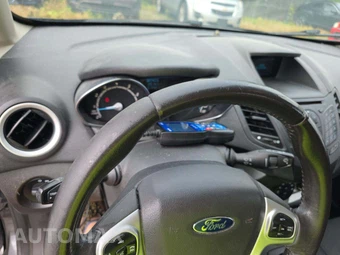 2015 Ford Fiesta SE Hatchback – miniatura 18