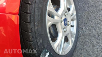 2015 Ford Fiesta SE Hatchback – miniatura 30