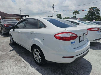 2015 Ford Fiesta SE Sedan – miniatura 4