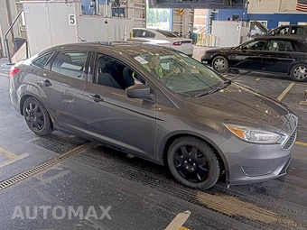 2015 Ford Focus S Sedan – miniatura 3