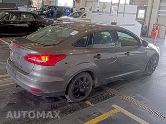 2015 Ford Focus S Sedan – miniatura 4