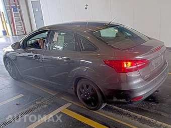 2015 Ford Focus S Sedan – miniatura 6