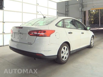 2015 Ford Focus S Sedan – miniatura 4