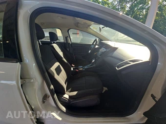 2015 Ford Focus S Sedan – miniatura 8