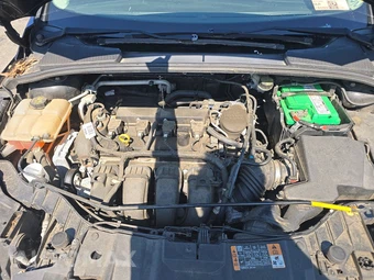 2015 Ford Focus S Sedan – miniatura 15