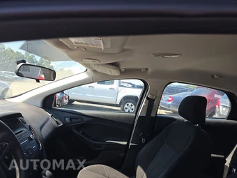 2015 Ford Focus S Sedan – miniatura 17