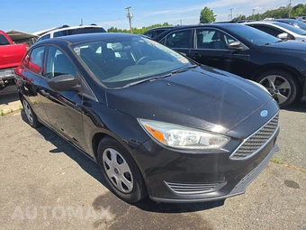 2015 Ford Focus S Sedan – miniatura 3