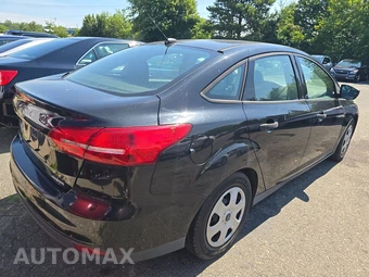 2015 Ford Focus S Sedan – miniatura 4
