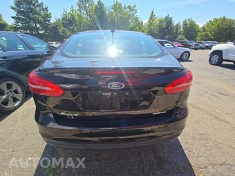 2015 Ford Focus S Sedan – miniatura 5