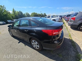 2015 Ford Focus S Sedan – miniatura 6