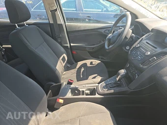 2015 Ford Focus S Sedan – miniatura 8