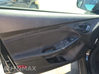 2015 Ford Focus S Sedan – miniatura 9