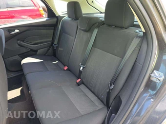 2015 Ford Focus SE Hatchback – miniatura 13