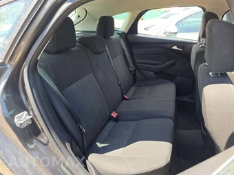 2015 Ford Focus SE Hatchback – miniatura 16
