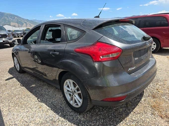 2015 Ford Focus SE Hatchback – miniatura 2