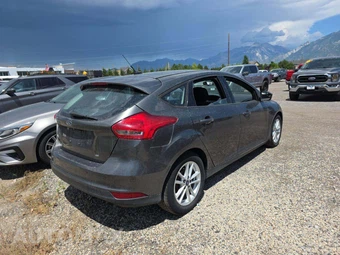 2015 Ford Focus SE Hatchback – miniatura 3