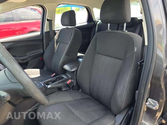 2015 Ford Focus SE Hatchback – miniatura 6