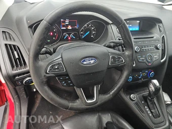 2015 Ford Focus SE Hatchback - miniatura 10