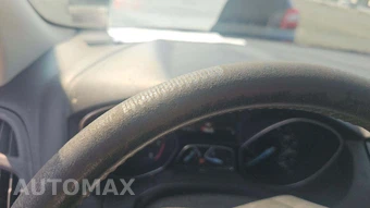 2015 Ford Focus SE Hatchback - miniatura 30