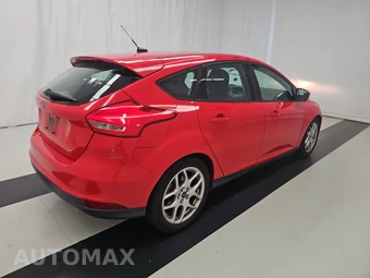 2015 Ford Focus SE Hatchback - miniatura 4