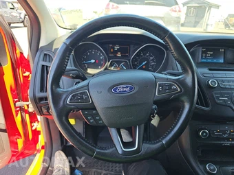 2015 Ford Focus SE Hatchback – miniatura 10
