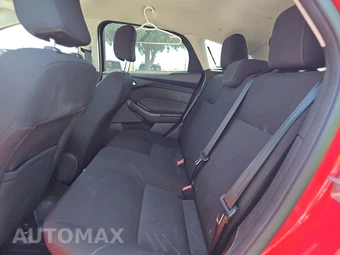 2015 Ford Focus SE Hatchback – miniatura 13