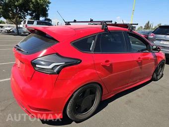 2015 Ford Focus SE Hatchback – miniatura 4