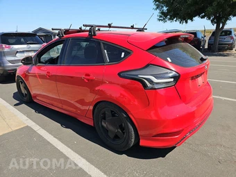 2015 Ford Focus SE Hatchback – miniatura 6