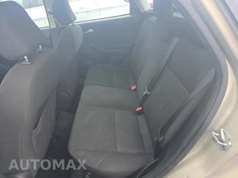 2015 Ford Focus SE Hatchback – miniatura 16