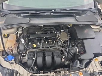 2015 Ford Focus SE Hatchback – miniatura 18