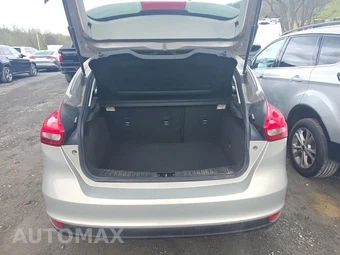 2015 Ford Focus SE Hatchback – miniatura 19