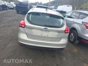 2015 Ford Focus SE Hatchback – miniatura 5