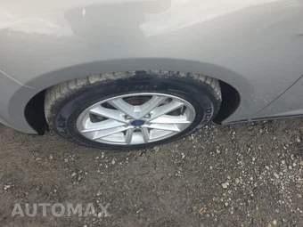 2015 Ford Focus SE Hatchback – miniatura 8