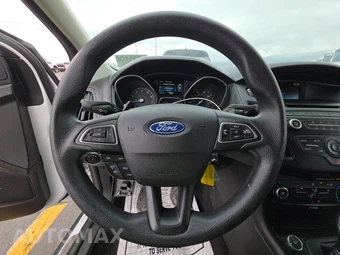 2015 Ford Focus SE Hatchback – miniatura 10