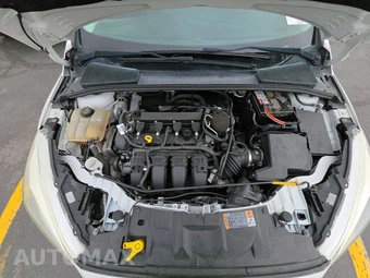 2015 Ford Focus SE Hatchback – miniatura 15