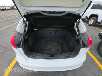 2015 Ford Focus SE Hatchback – miniatura 16