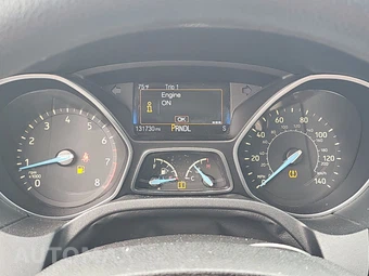 2015 Ford Focus SE Hatchback – miniatura 12